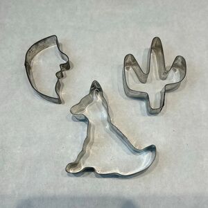 Vtg SET Aluminum Cookie Cutter Metal Coyote Cactus Moon Southwest